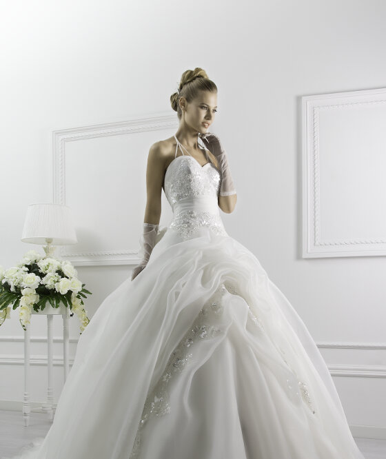 L 318 Abito da sposa in organza e pizzo